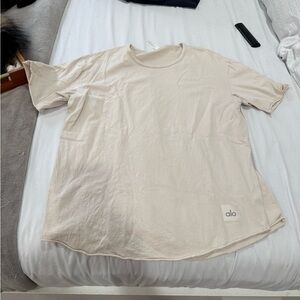 ALO Yoga Men's Beige Short Sleeve Tee - Size L?